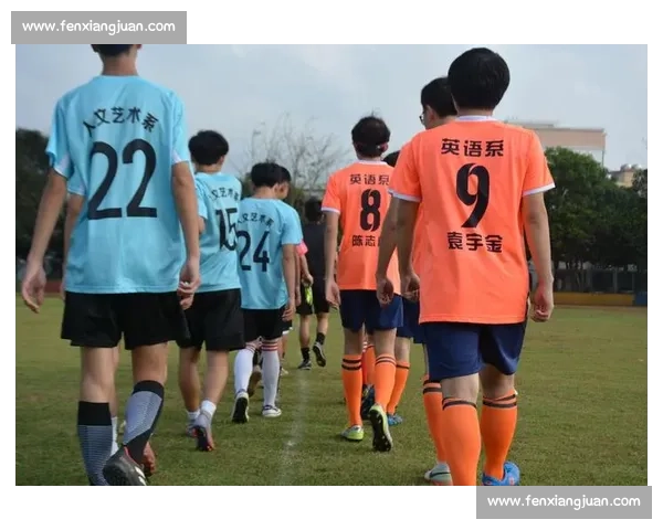 奋勇拼搏展青春风采六班足球健儿激情驰骋绿茵赛场